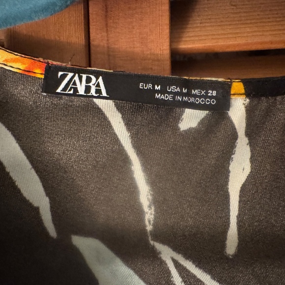 Zara Tropical RARE Jumpsuit Size M Satin Effect - Picture 9 of 9